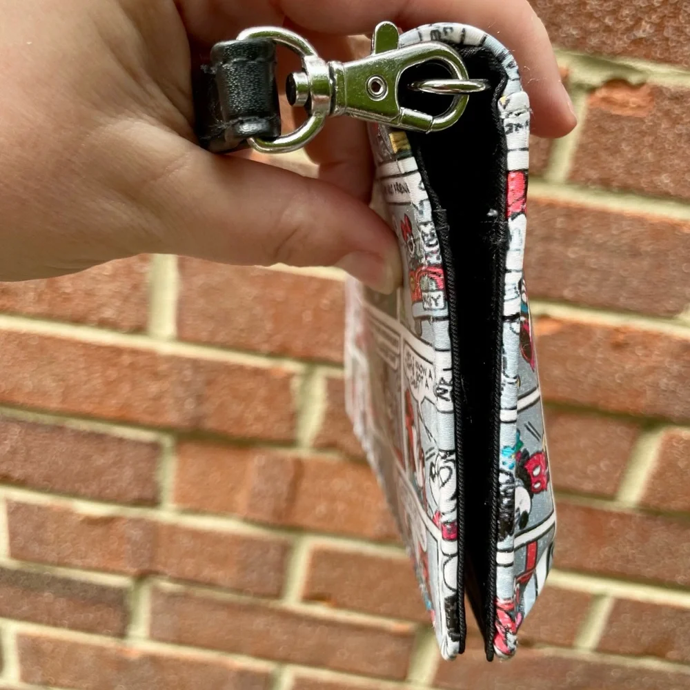 Disney Parks Wristlet Comic Style Mickey and Minnie Mouse - Very Good Condition - Picture 9 of 16